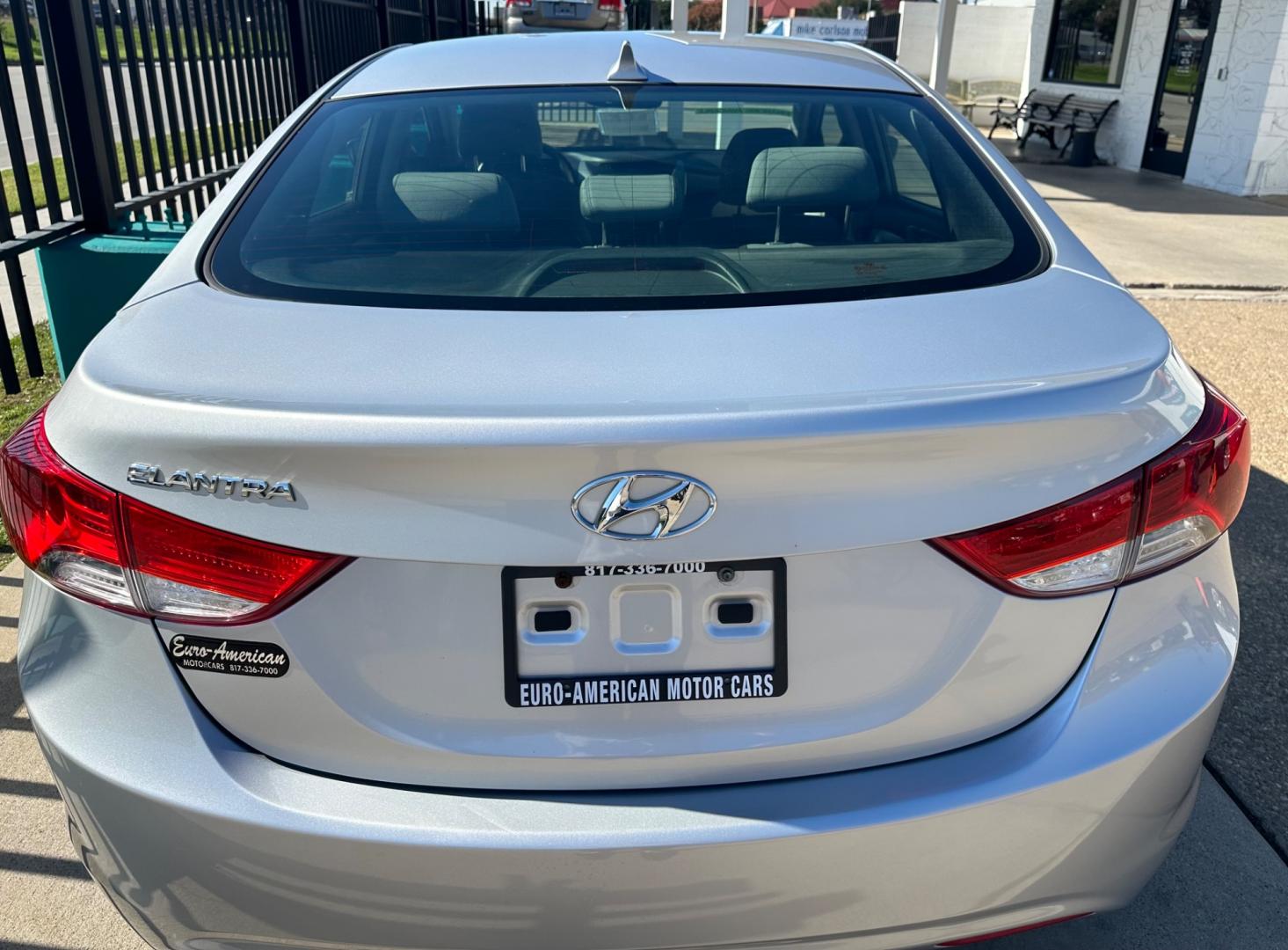 2013 SILVER /GRAY Hyundai Elantra (KMHDH4AE2DU) , AUTOMATIC transmission, located at 2001 E. Lancaster, Ft. Worth, 76103, (817) 336-7000, 32.746181, -97.301018 - Photo#5